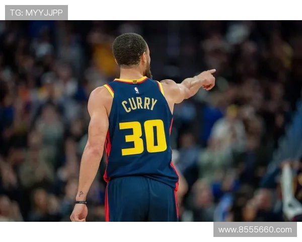 勇士与太阳常规赛激战回顾球星表现与战术分析全景呈现