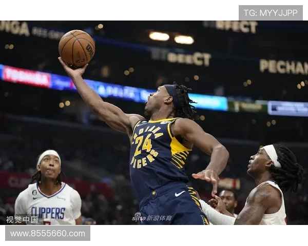 快船与步行者激战正酣NBA赛场精彩瞬间回顾与分析